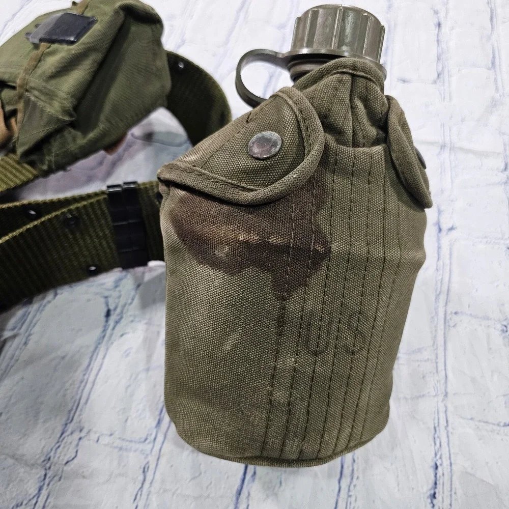 US Military ISSUED Arkansas Lighthouse LARGE Military Belt Nylon Canteen VINTAGE